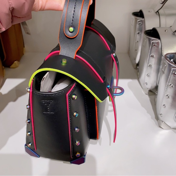 Michael Kors Manhattan Medium Leather Satchel - Picture 2 of 9